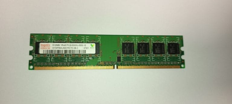Hinix HYMP564U64CP8 mémoire RAM DDR2 667MHz PC2-5300U 512 Mo