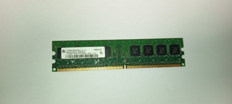 Infineon Tech HYS64T64000HU mémoire RAM DDR2 533MHz PC2-4200U 512 Mo
