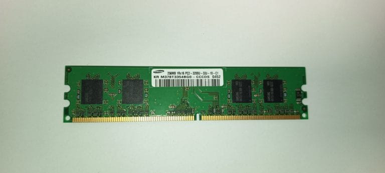 Samsung M378T3354BGO mémoire RAM DDR2 400MHz PC2-3200U 256 Mo