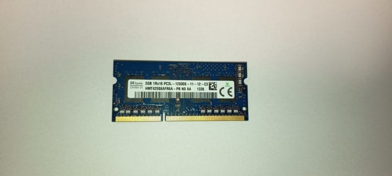 SK Hynix HMT425S6AFR6A mémoire RAM DDR3 1600MHz PC3L-12800S 2GB