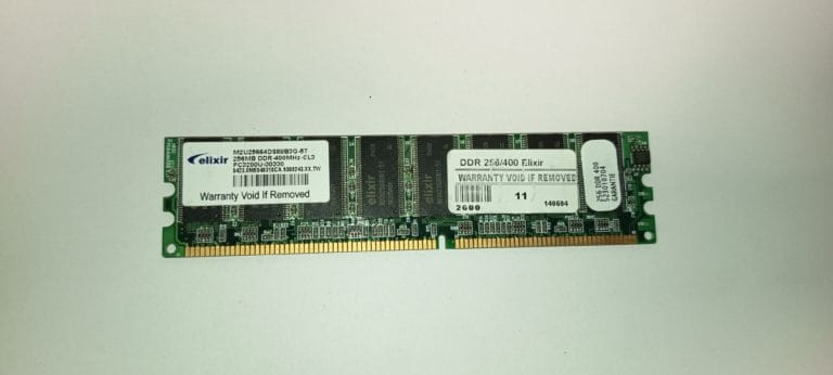 Elixir M2U25664D588B3G mémoire RAM DDR 400MHz PC3200U 256 Mo