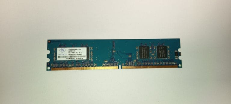 Nanya NT256T64UH4A0FY mémoire RAM DDR2 533MHz PC2-4200U 256 Mo