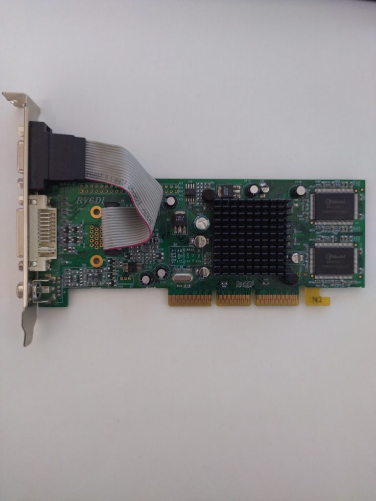 Radeon ATI 7000 RV6DL-B3 64mb AGP 64Mo
