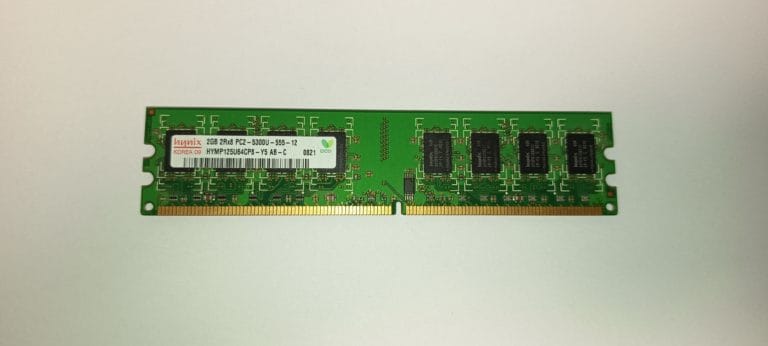 Hynix HYMP125U64CP8 mémoire RAM DDR2 667MHz PC2-5300U 2GB