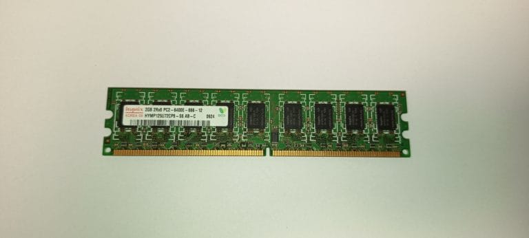 Hynix HYMP125U72CP8 mémoire RAM DDR2 800MHz PC2-6400E 2GB