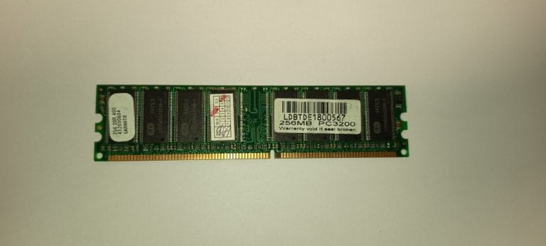 hynix LDBTE1800567 mémoire RAM DDR 400MHz PC3200 256 MB